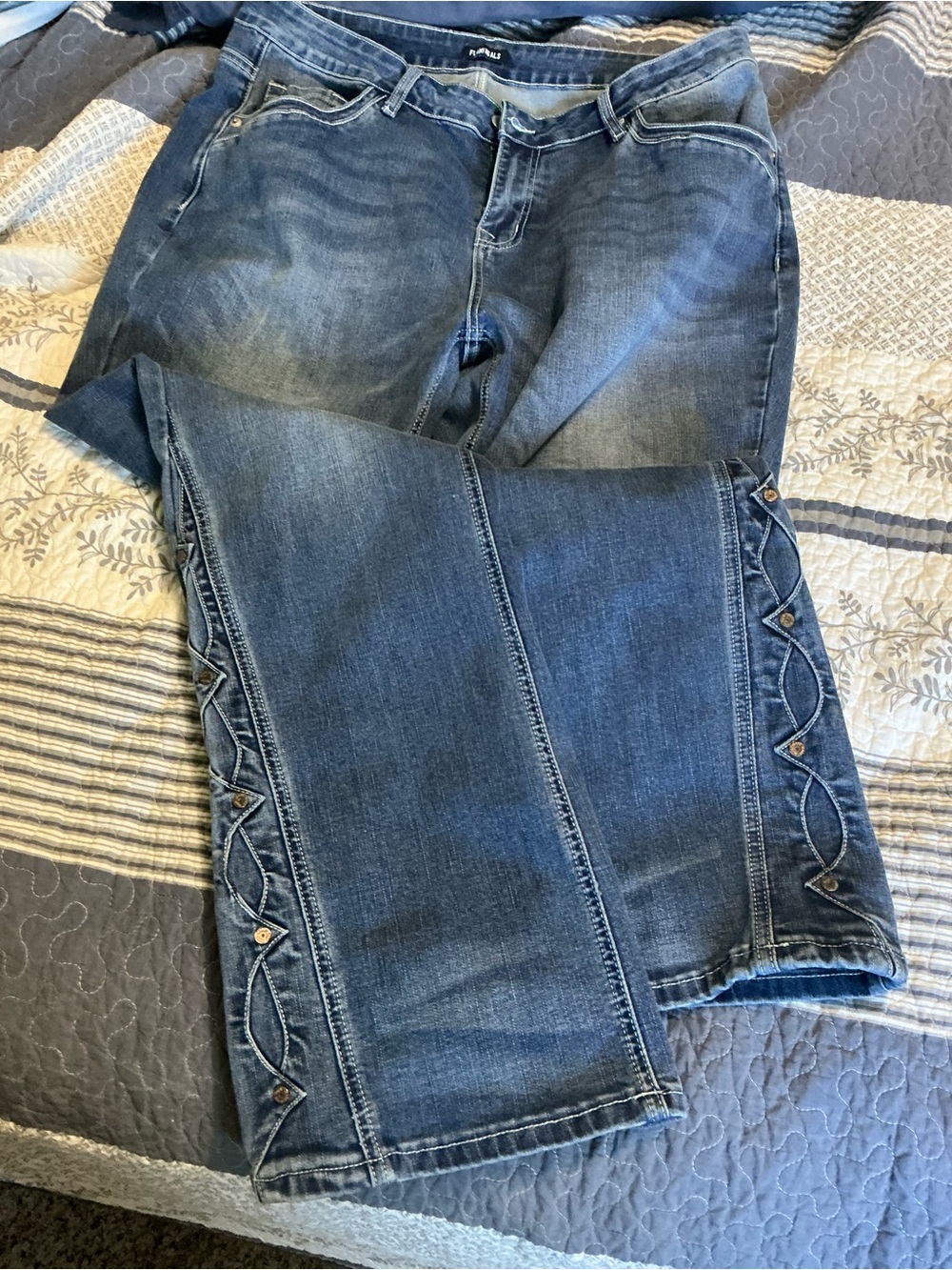 Women's Blue Embroidered Side Panel Jeans Flamingals